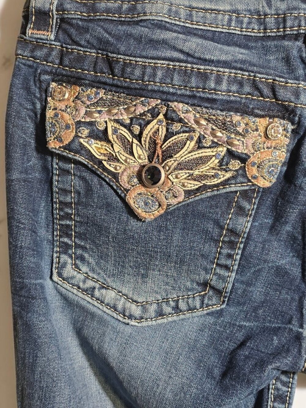 Miss Me Signature Ankle-Skinny Embellished Flap Pocket Jeans 31